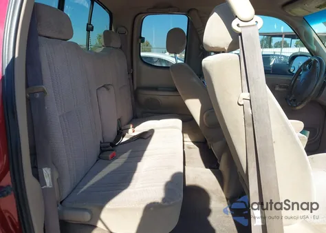 2000 Toyota Tundra Sr5 V8 z USA, uszkodzony, nr VIN 5TBBT4415YS001401